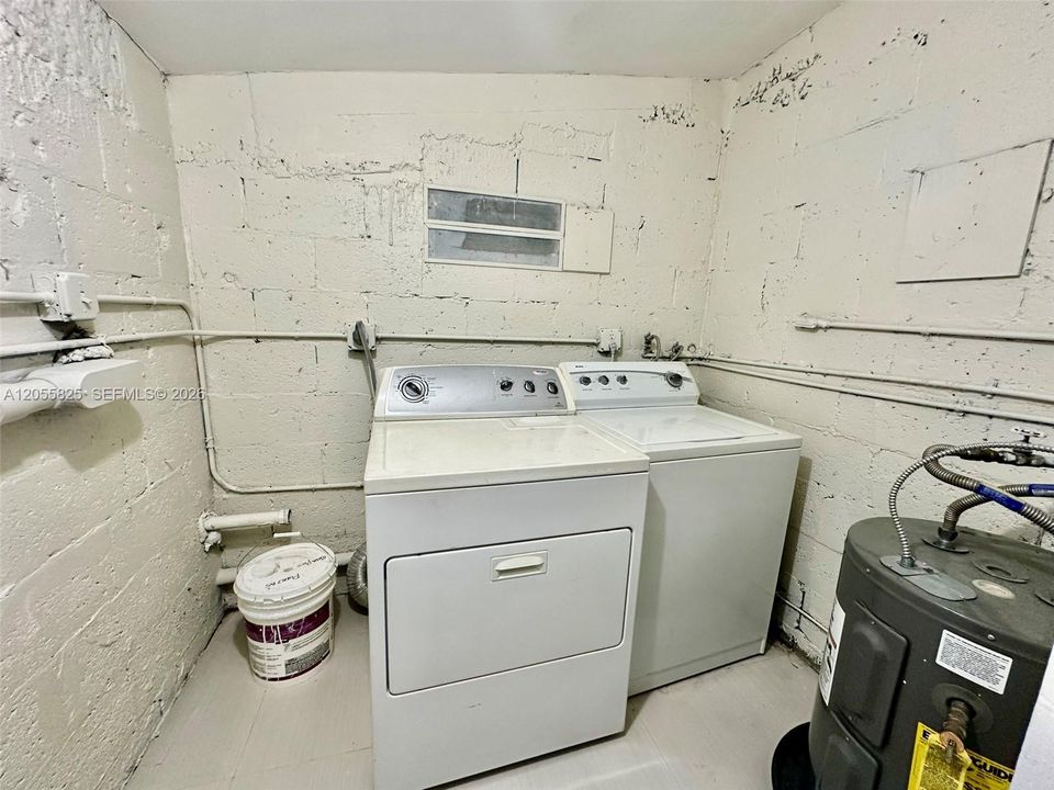 Activo con contrato: $2,900 (3 camas, 1 baños, 851 Pies cuadrados)