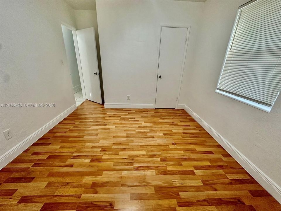 Activo con contrato: $2,900 (3 camas, 1 baños, 851 Pies cuadrados)