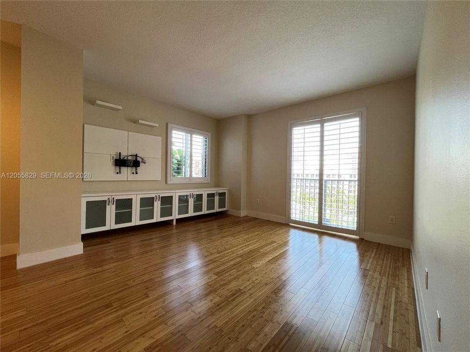 В аренду: $4,150 (2 спален, 2 ванн, 1139 Квадратных фут)