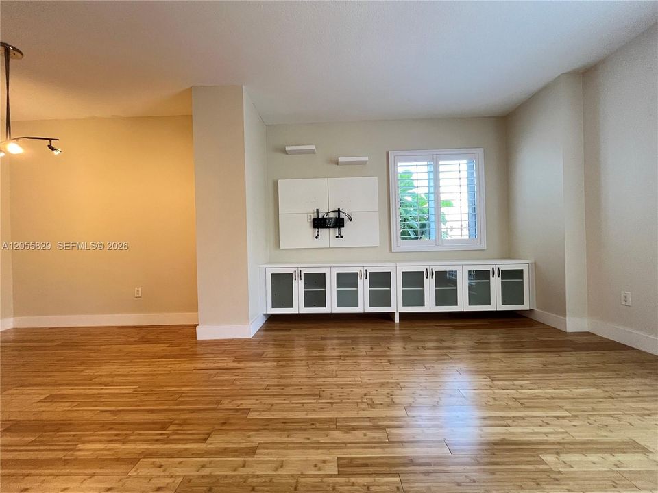 В аренду: $4,150 (2 спален, 2 ванн, 1139 Квадратных фут)