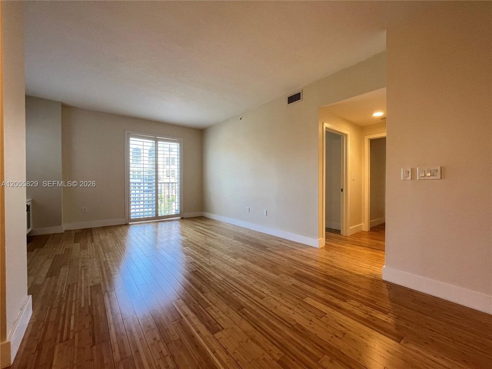 В аренду: $4,150 (2 спален, 2 ванн, 1139 Квадратных фут)