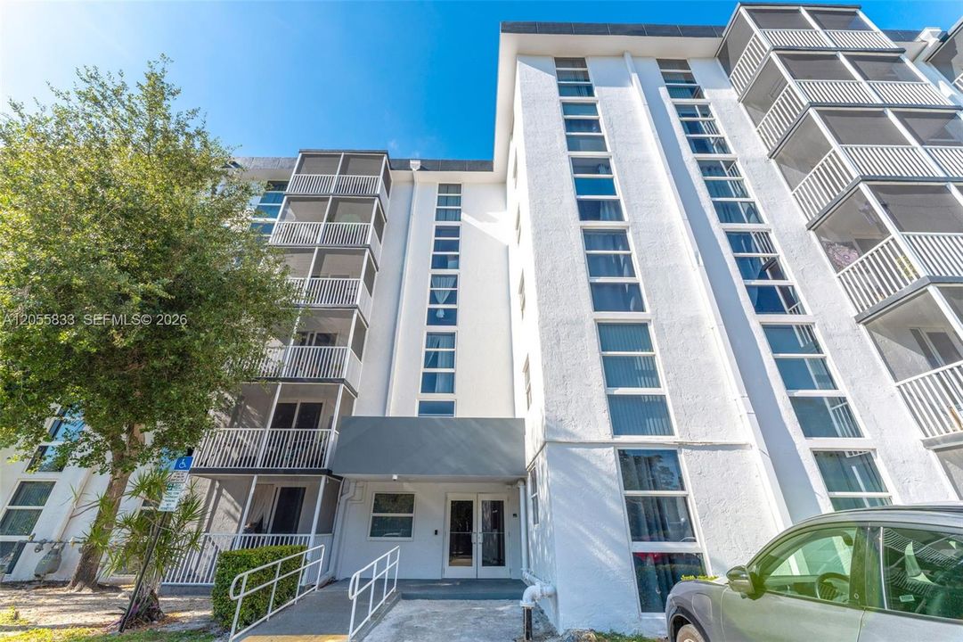 На продажу: $130,000 (1 спален, 1 ванн, 720 Квадратных фут)