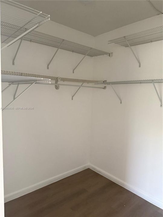 For Sale: $240,000 (2 beds, 2 baths, 883 Square Feet)
