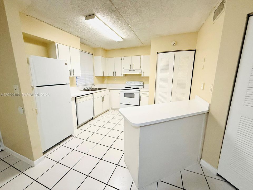 For Rent: $2,700 (3 beds, 2 baths, 1255 Square Feet)