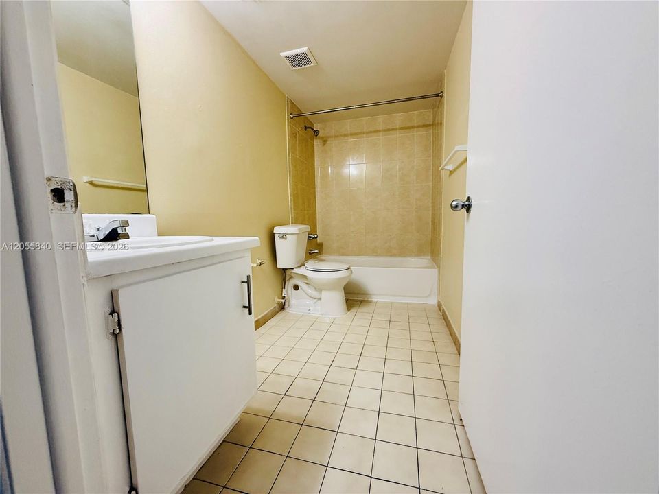 For Rent: $2,700 (3 beds, 2 baths, 1255 Square Feet)