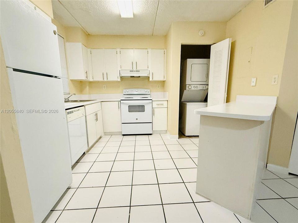 For Rent: $2,700 (3 beds, 2 baths, 1255 Square Feet)