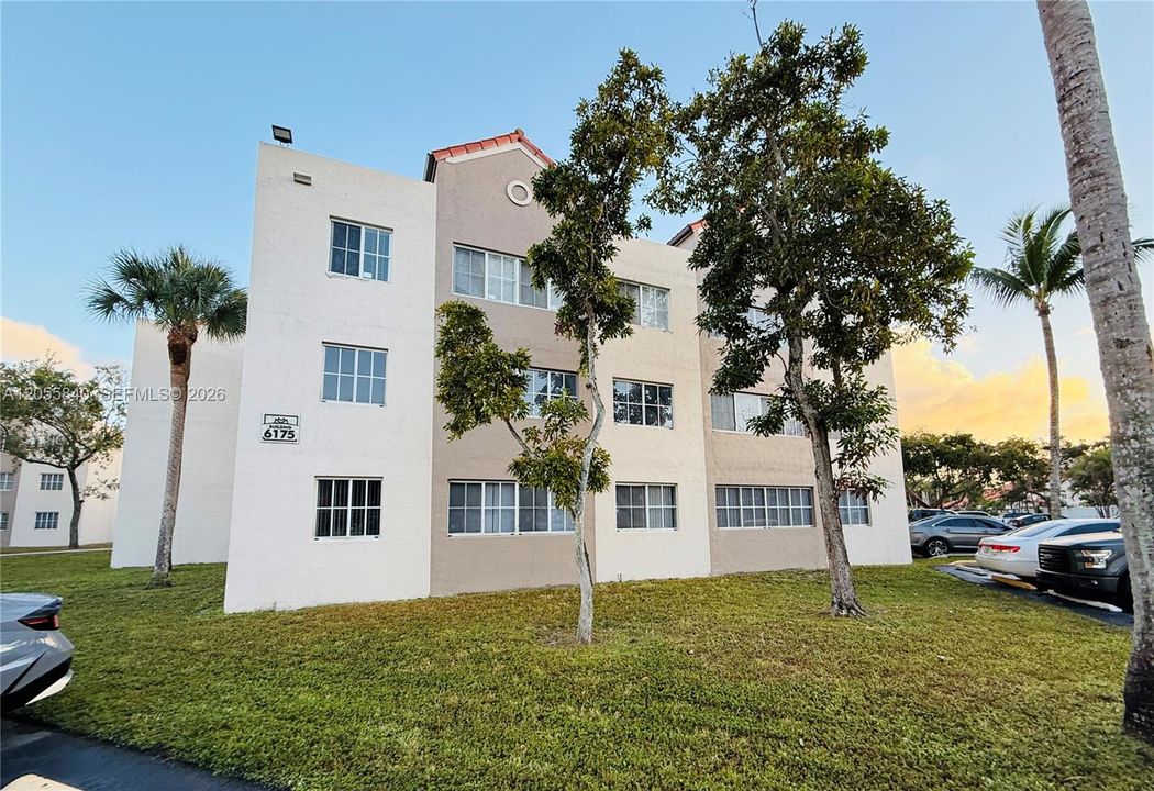 For Rent: $2,700 (3 beds, 2 baths, 1255 Square Feet)