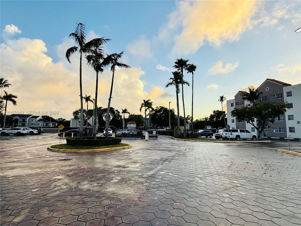 For Rent: $2,700 (3 beds, 2 baths, 1255 Square Feet)