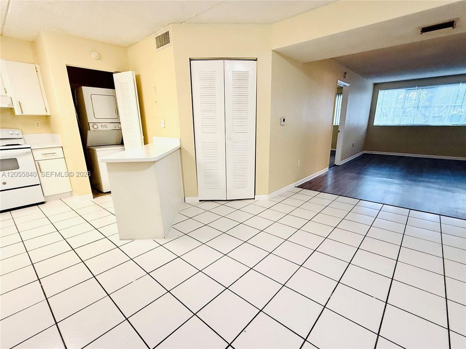 For Rent: $2,700 (3 beds, 2 baths, 1255 Square Feet)