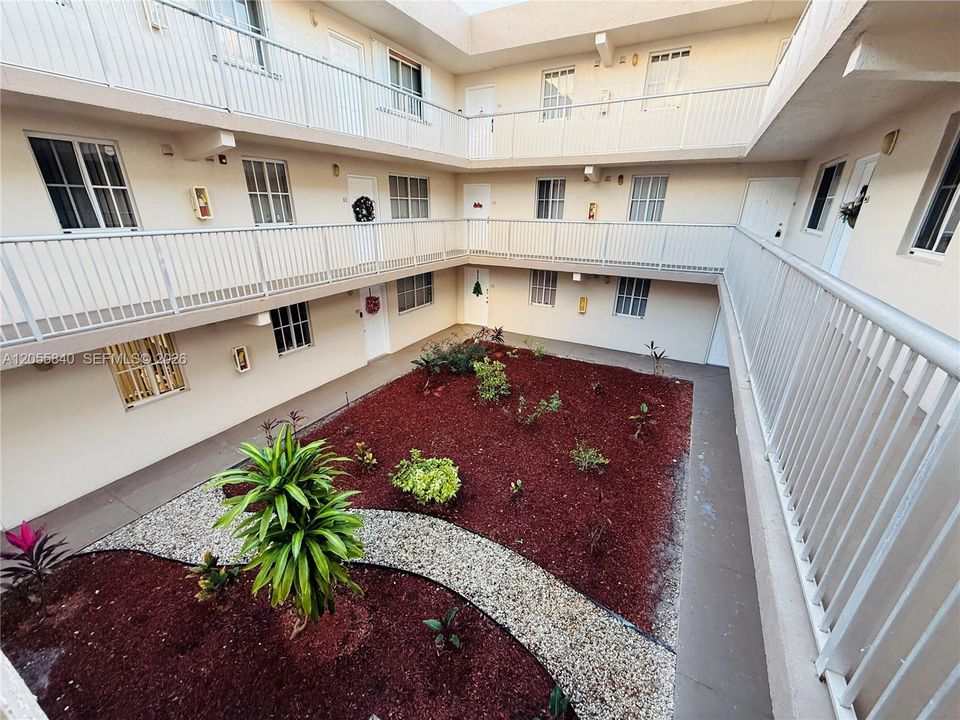 For Rent: $2,700 (3 beds, 2 baths, 1255 Square Feet)