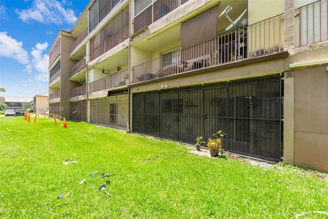 For Rent: $2,400 (2 beds, 2 baths, 1100 Square Feet)