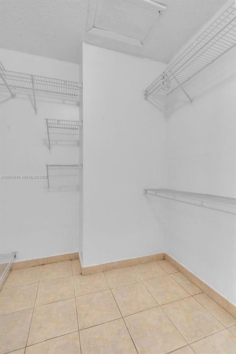 For Rent: $2,400 (2 beds, 2 baths, 1100 Square Feet)