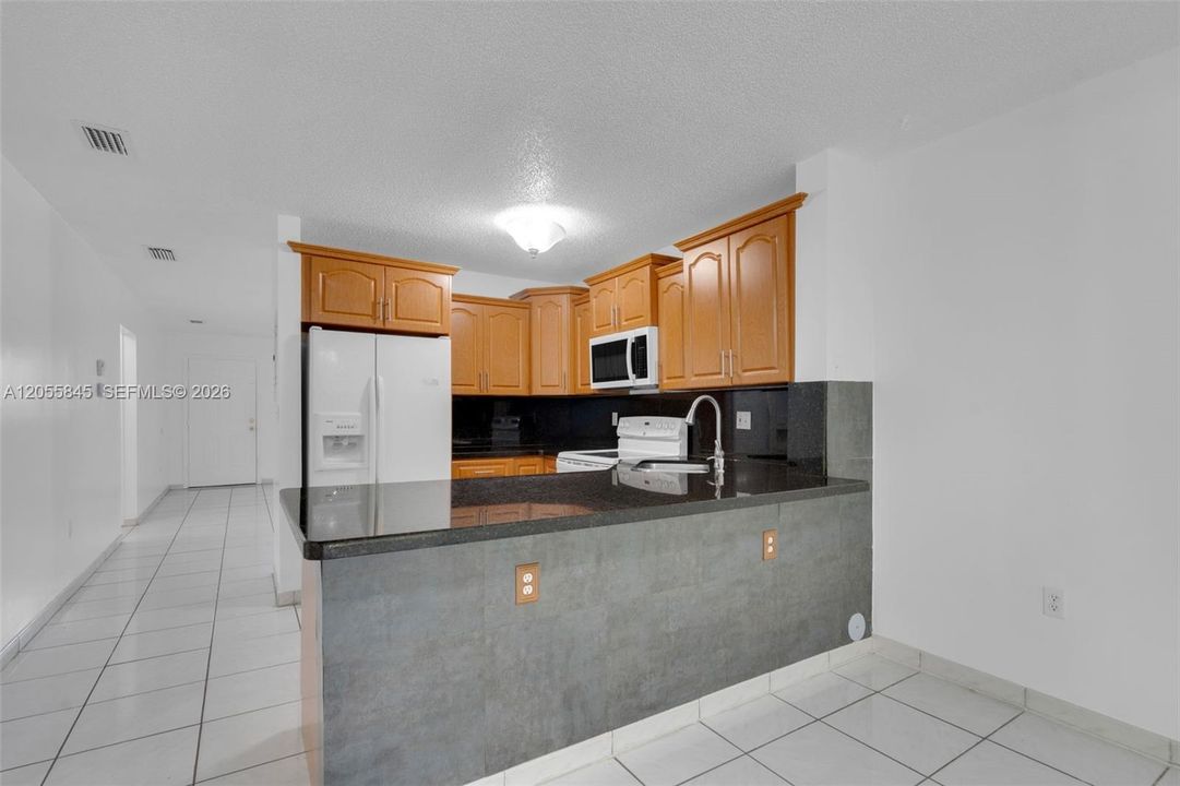 For Rent: $2,400 (2 beds, 2 baths, 1100 Square Feet)