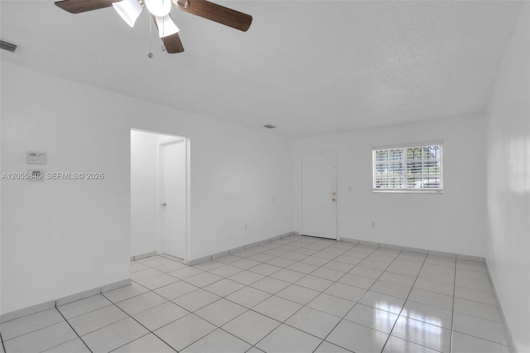 For Rent: $2,400 (2 beds, 2 baths, 1100 Square Feet)