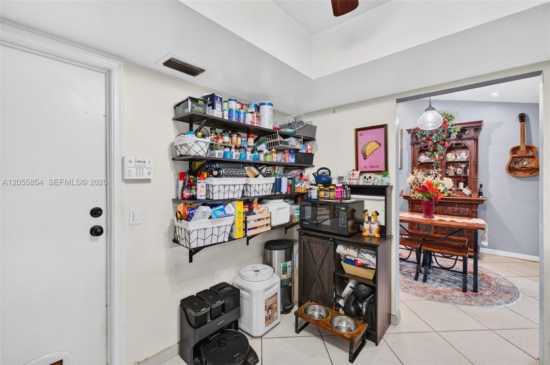 En Venta: $465,000 (3 camas, 2 baños, 1116 Pies cuadrados)