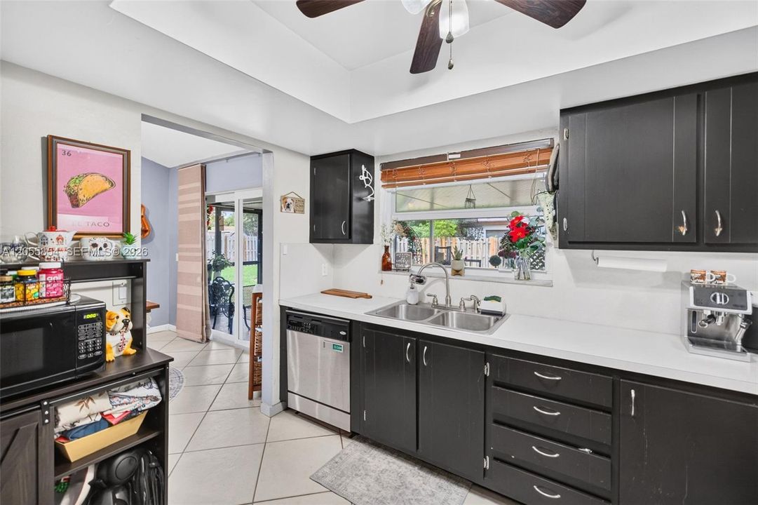 En Venta: $465,000 (3 camas, 2 baños, 1116 Pies cuadrados)
