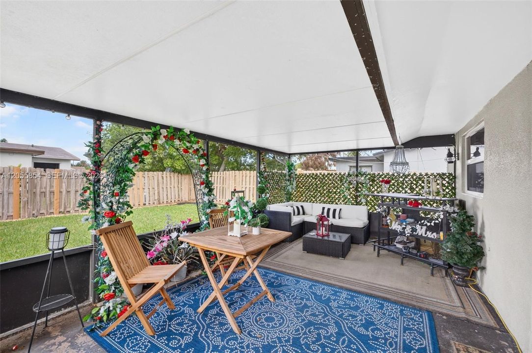 En Venta: $465,000 (3 camas, 2 baños, 1116 Pies cuadrados)