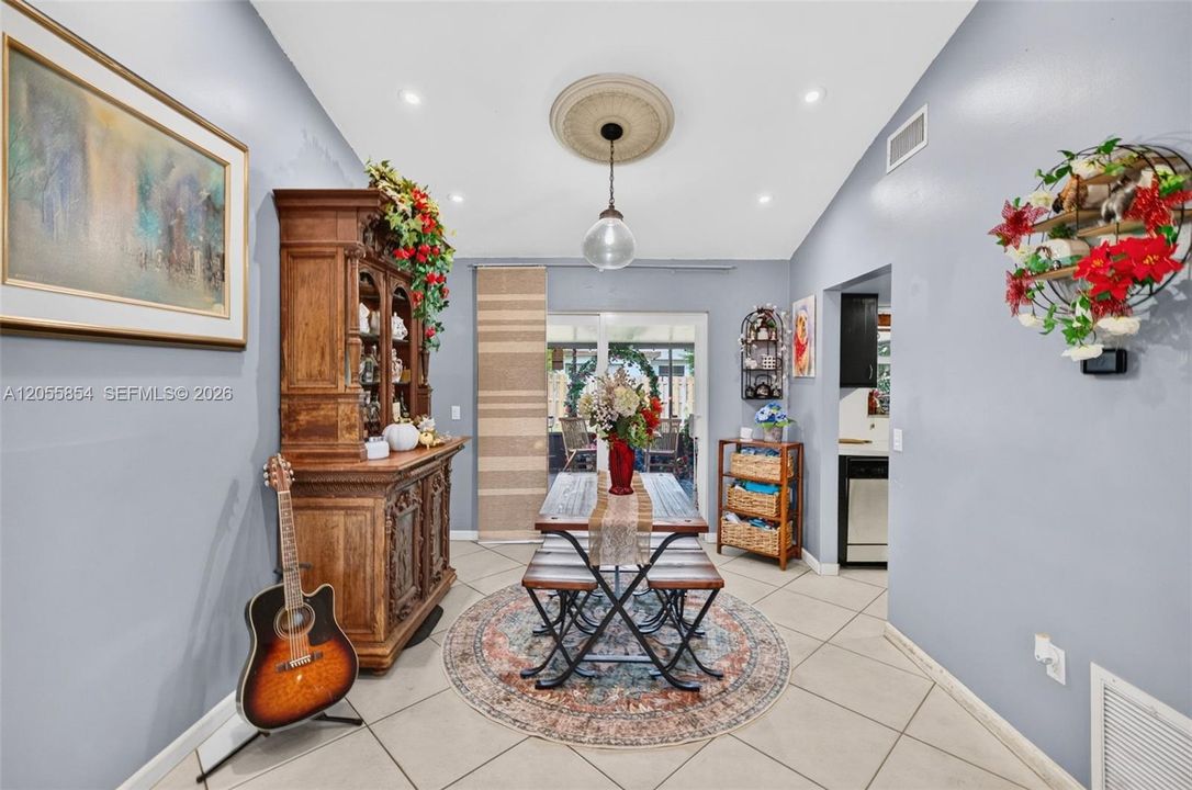 En Venta: $465,000 (3 camas, 2 baños, 1116 Pies cuadrados)