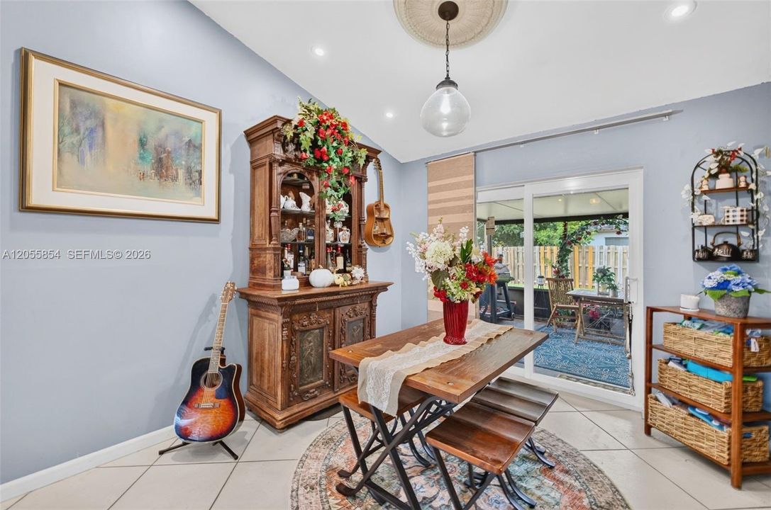En Venta: $465,000 (3 camas, 2 baños, 1116 Pies cuadrados)