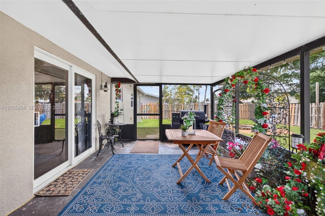 En Venta: $465,000 (3 camas, 2 baños, 1116 Pies cuadrados)