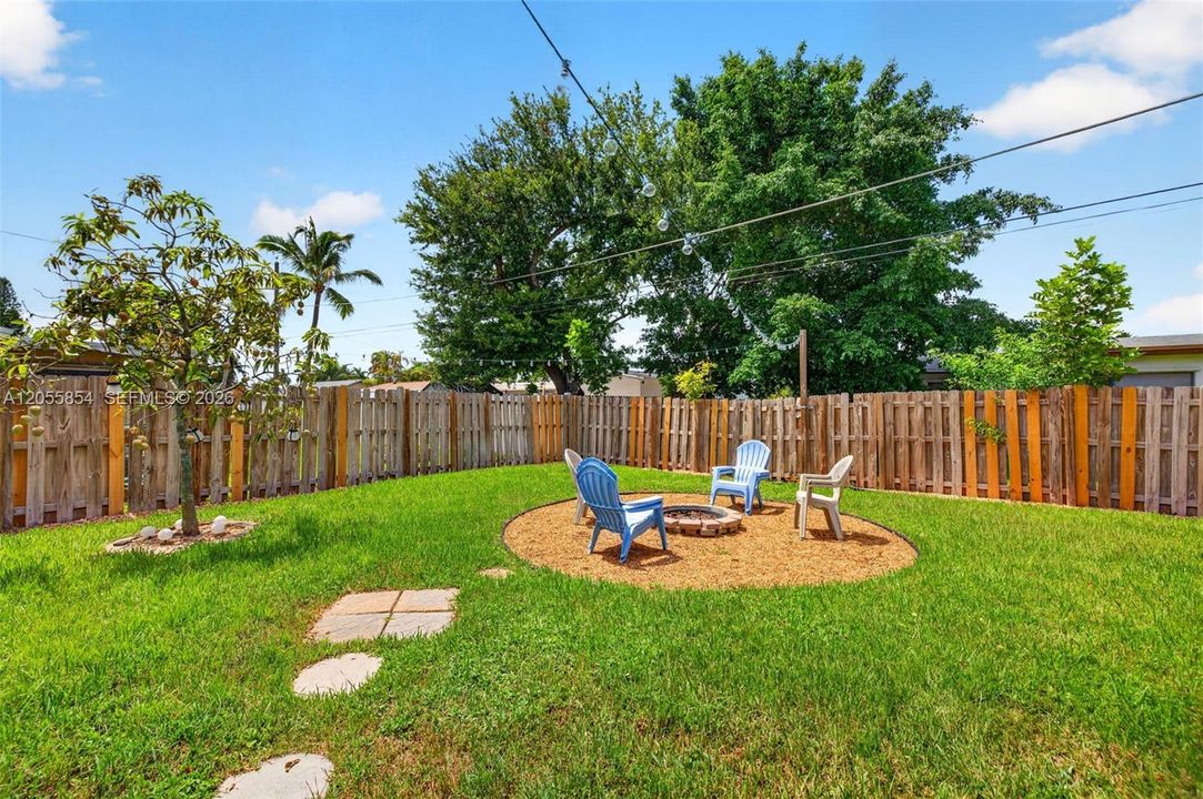 En Venta: $465,000 (3 camas, 2 baños, 1116 Pies cuadrados)