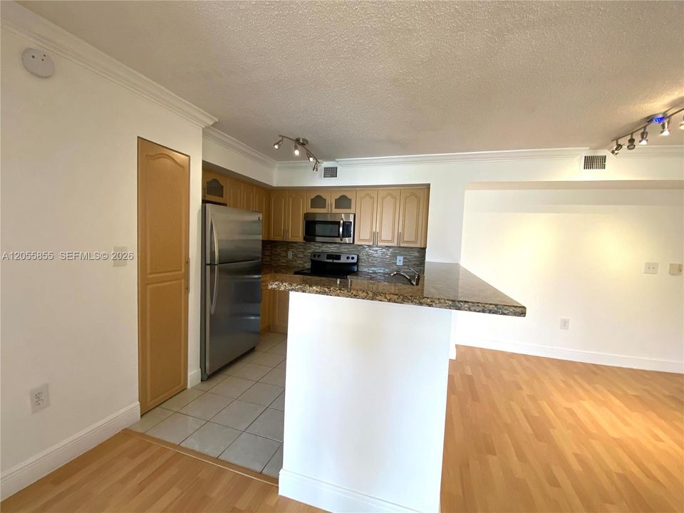 В аренду: $2,650 (2 спален, 2 ванн, 960 Квадратных фут)