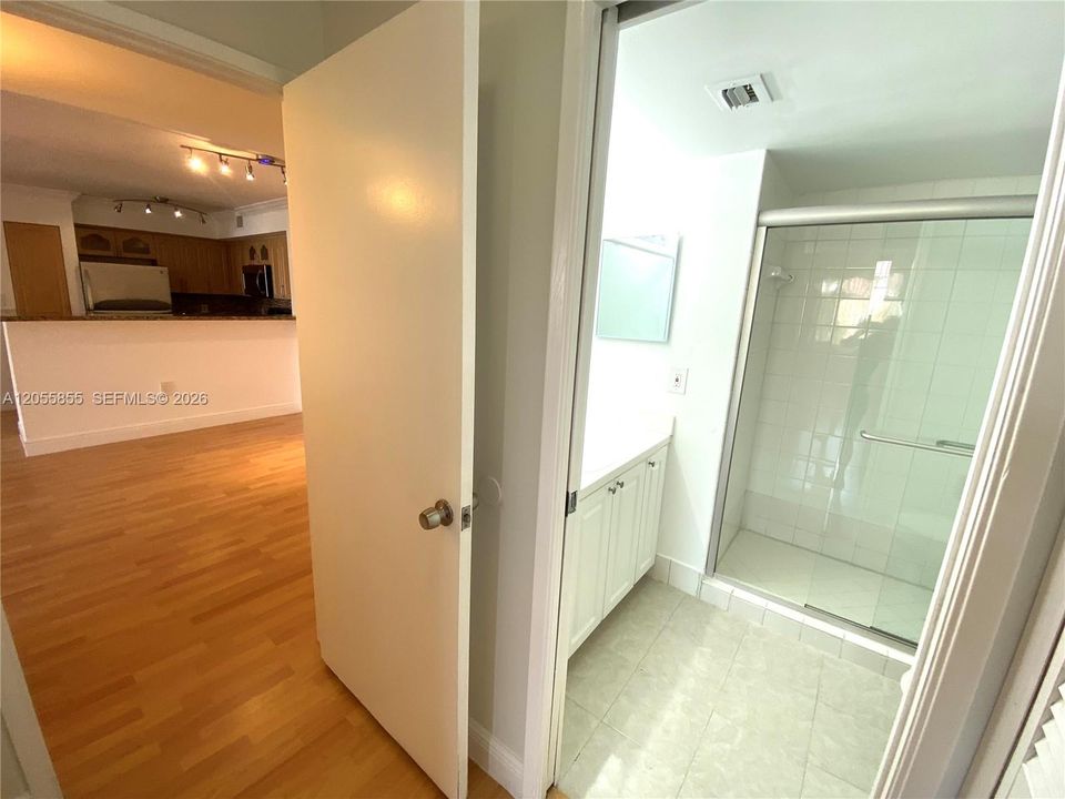 В аренду: $2,650 (2 спален, 2 ванн, 960 Квадратных фут)