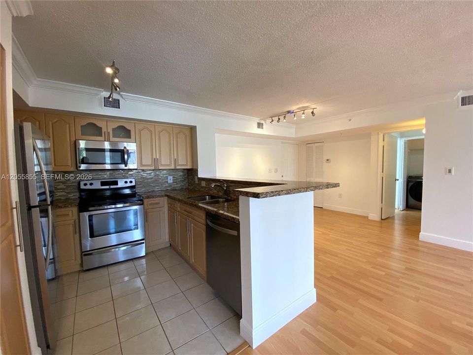 В аренду: $2,650 (2 спален, 2 ванн, 960 Квадратных фут)