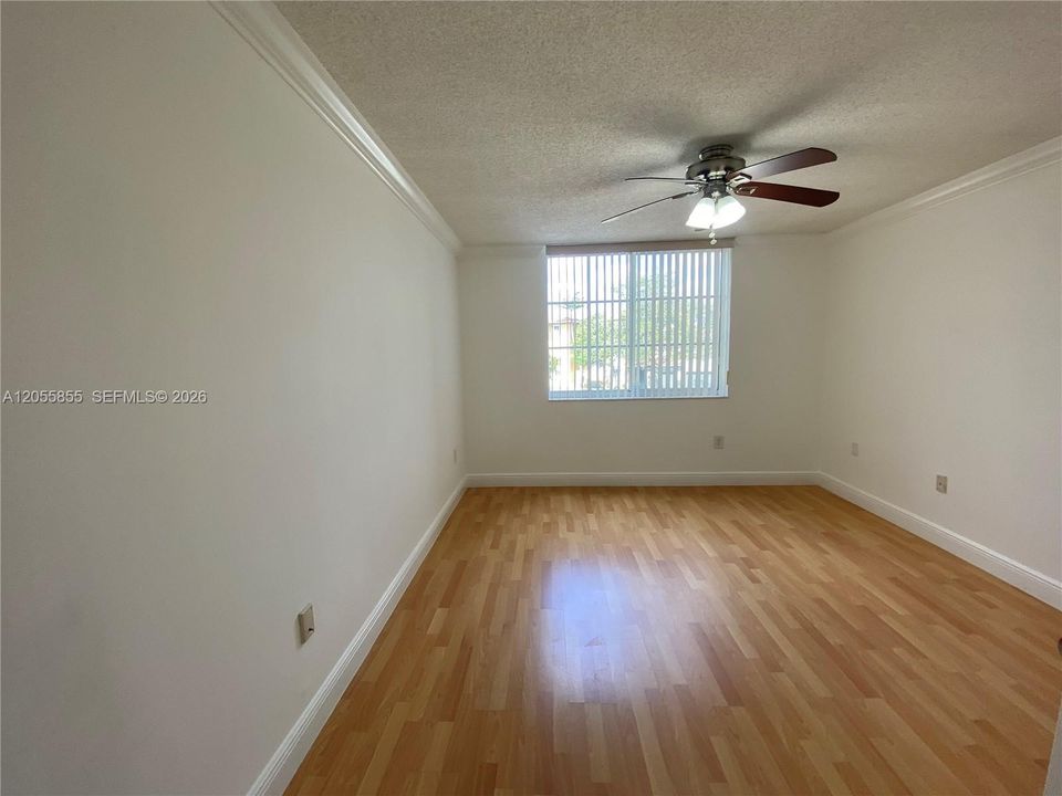 В аренду: $2,650 (2 спален, 2 ванн, 960 Квадратных фут)