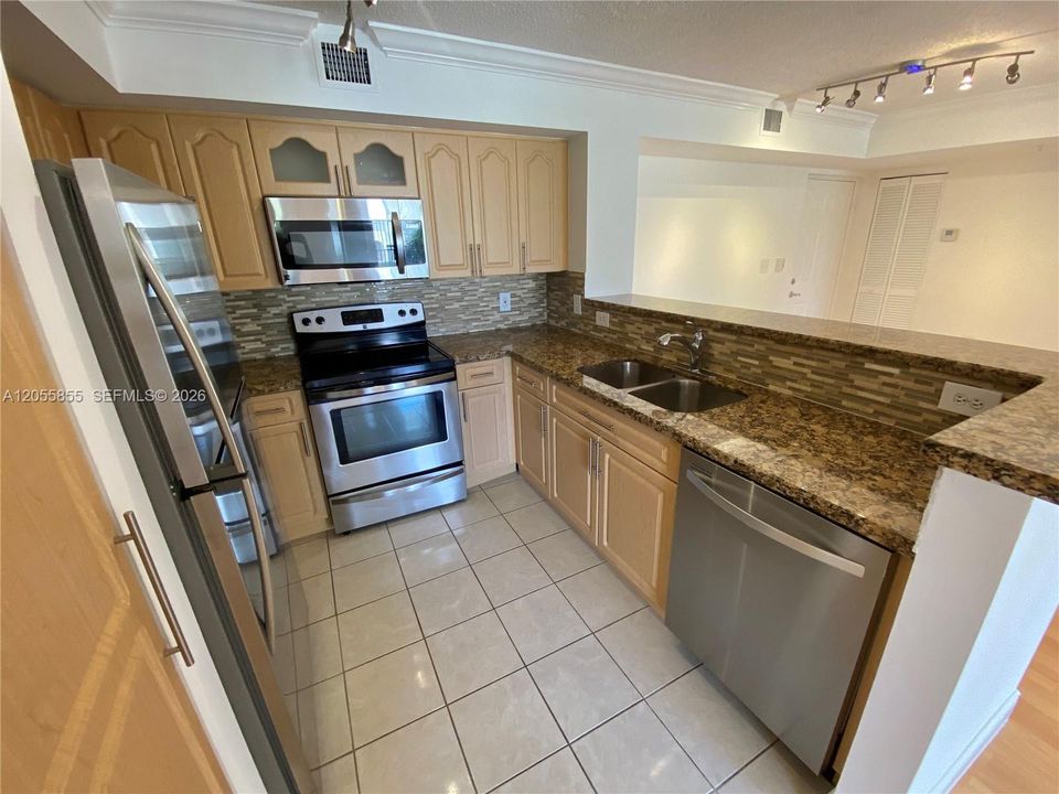 В аренду: $2,650 (2 спален, 2 ванн, 960 Квадратных фут)