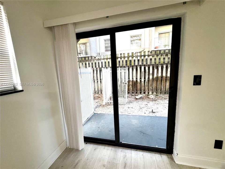 В аренду: $1,600 (1 спален, 1 ванн, 16820 Квадратных фут)