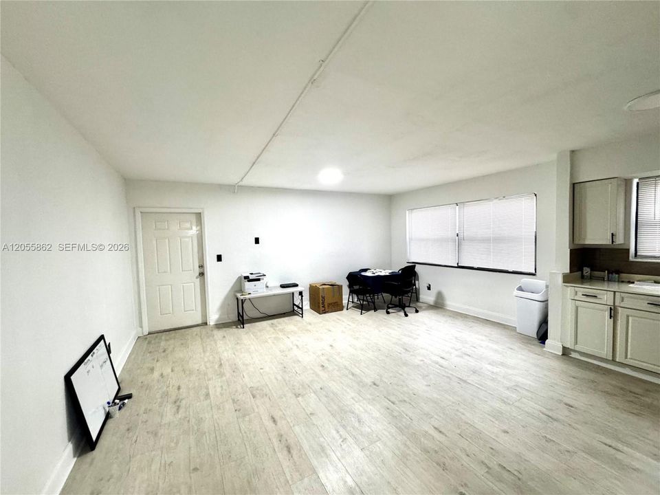 В аренду: $1,600 (1 спален, 1 ванн, 16820 Квадратных фут)