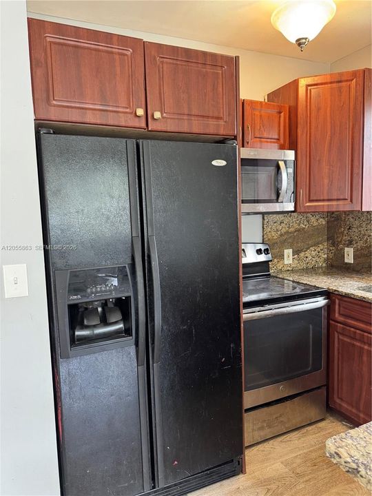 For Rent: $2,550 (3 beds, 2 baths, 2100 Square Feet)