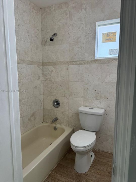 For Rent: $2,550 (3 beds, 2 baths, 2100 Square Feet)