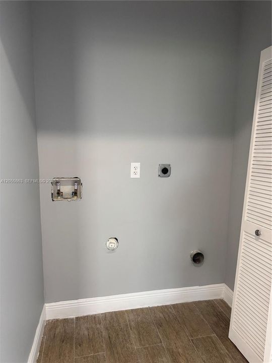 For Rent: $2,550 (3 beds, 2 baths, 2100 Square Feet)