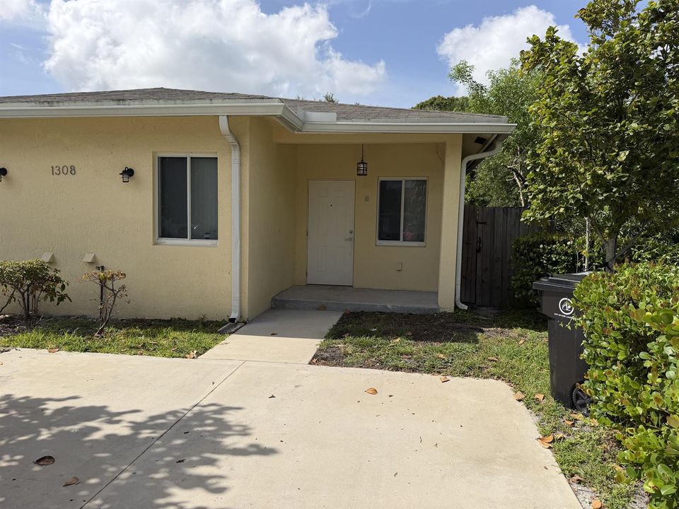 1308 Exterior