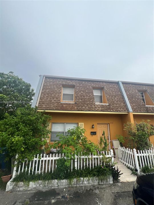 For Sale: $375,000 (4 beds, 2 baths, 1520 Square Feet)