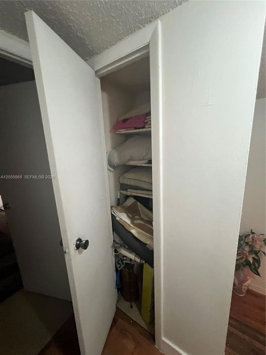 For Sale: $375,000 (4 beds, 2 baths, 1520 Square Feet)