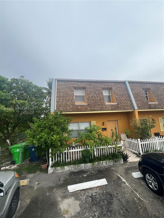 For Sale: $375,000 (4 beds, 2 baths, 1520 Square Feet)