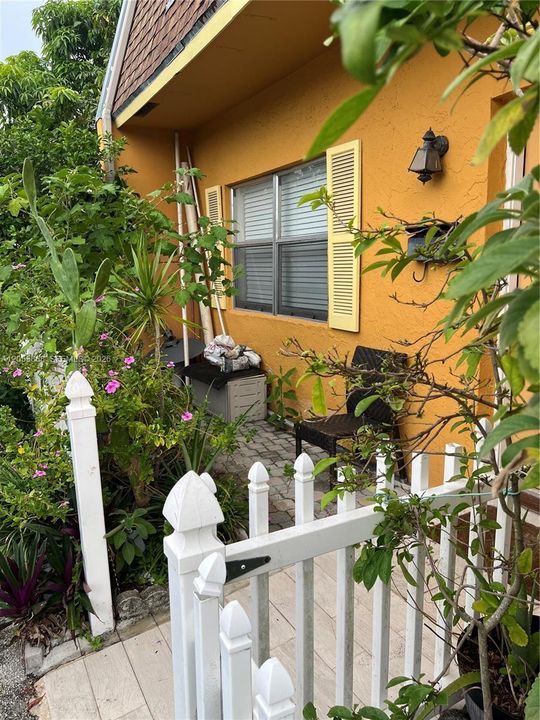 For Sale: $375,000 (4 beds, 2 baths, 1520 Square Feet)
