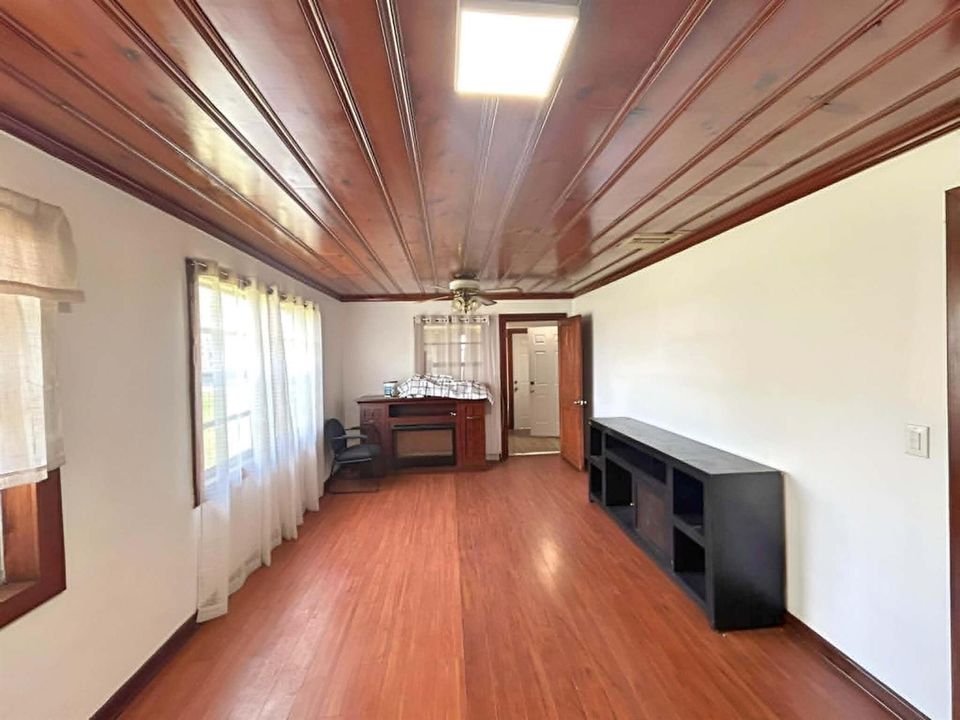 85cf75af-e003-41fb-9a27-4a8c00e9ce37-fot