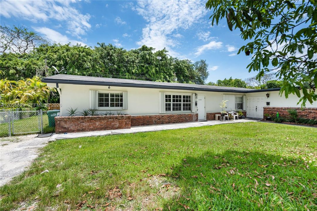 For Rent: $4,500 (3 beds, 2 baths, 3267 Square Feet)