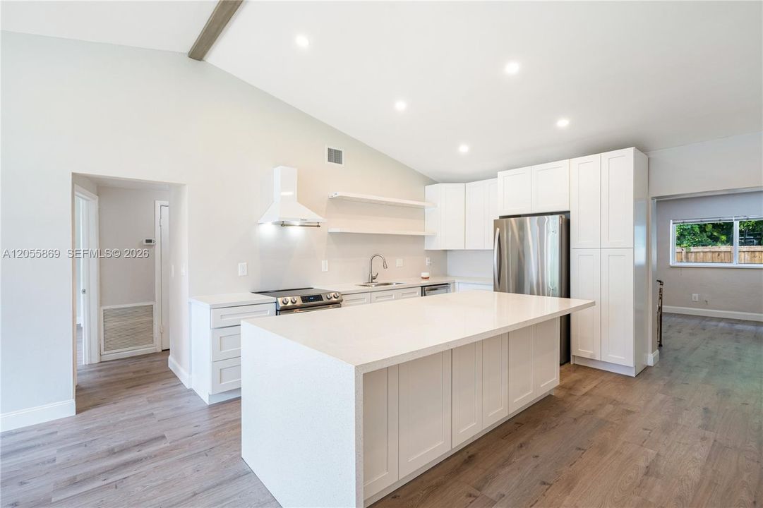 For Rent: $4,500 (3 beds, 2 baths, 3267 Square Feet)