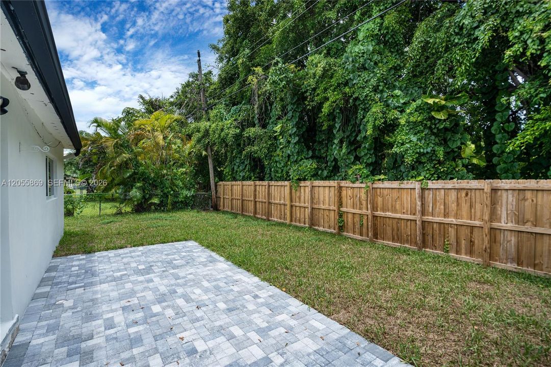 For Rent: $4,500 (3 beds, 2 baths, 3267 Square Feet)