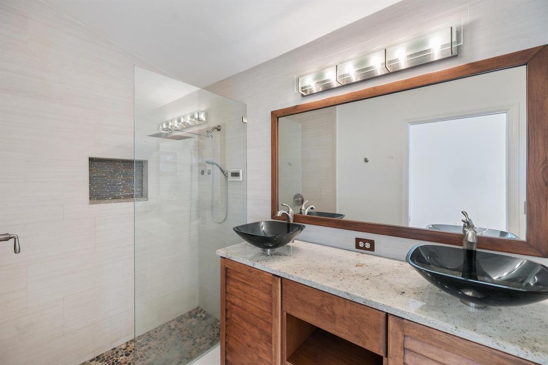 3800 Woodfield Dr-25