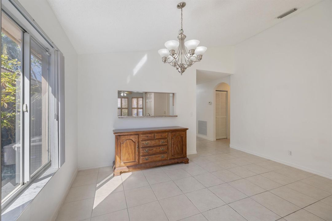 3800 Woodfield Dr-35