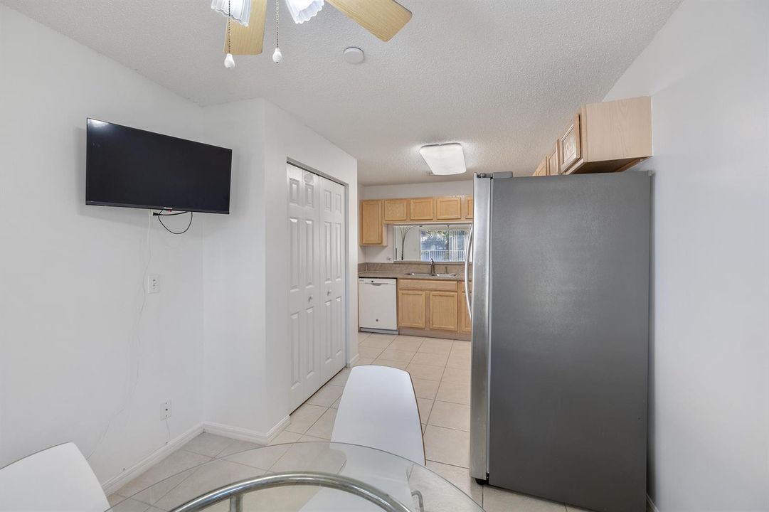 3800 Woodfield Dr-11