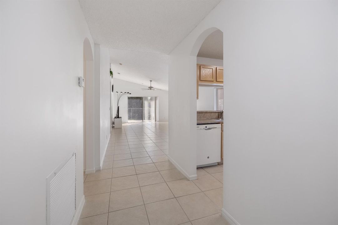 3800 Woodfield Dr-7