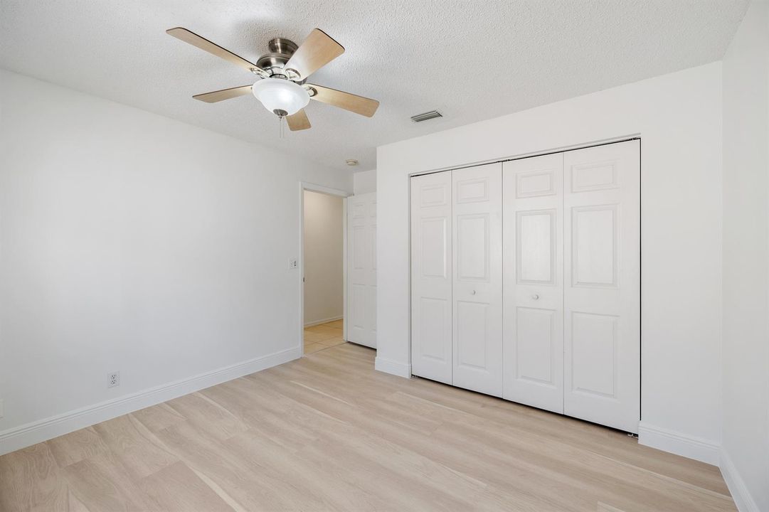 3800 Woodfield Dr-33