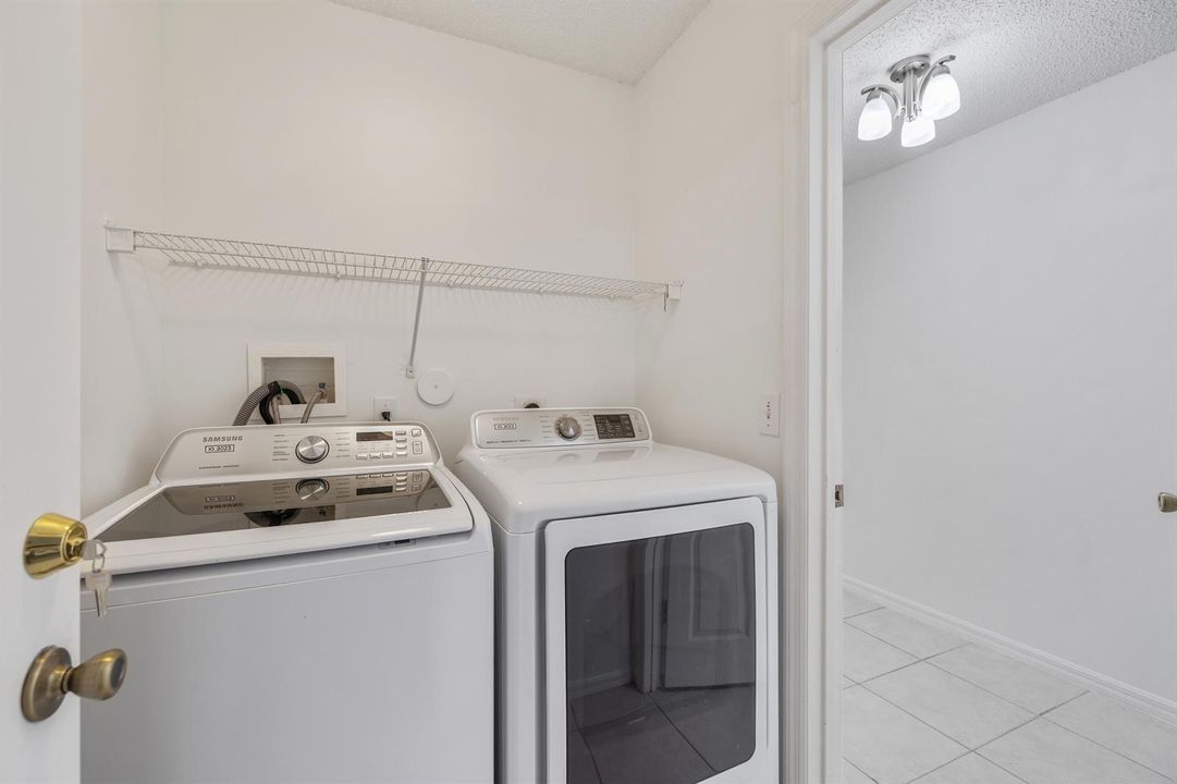 3800 Woodfield Dr-6